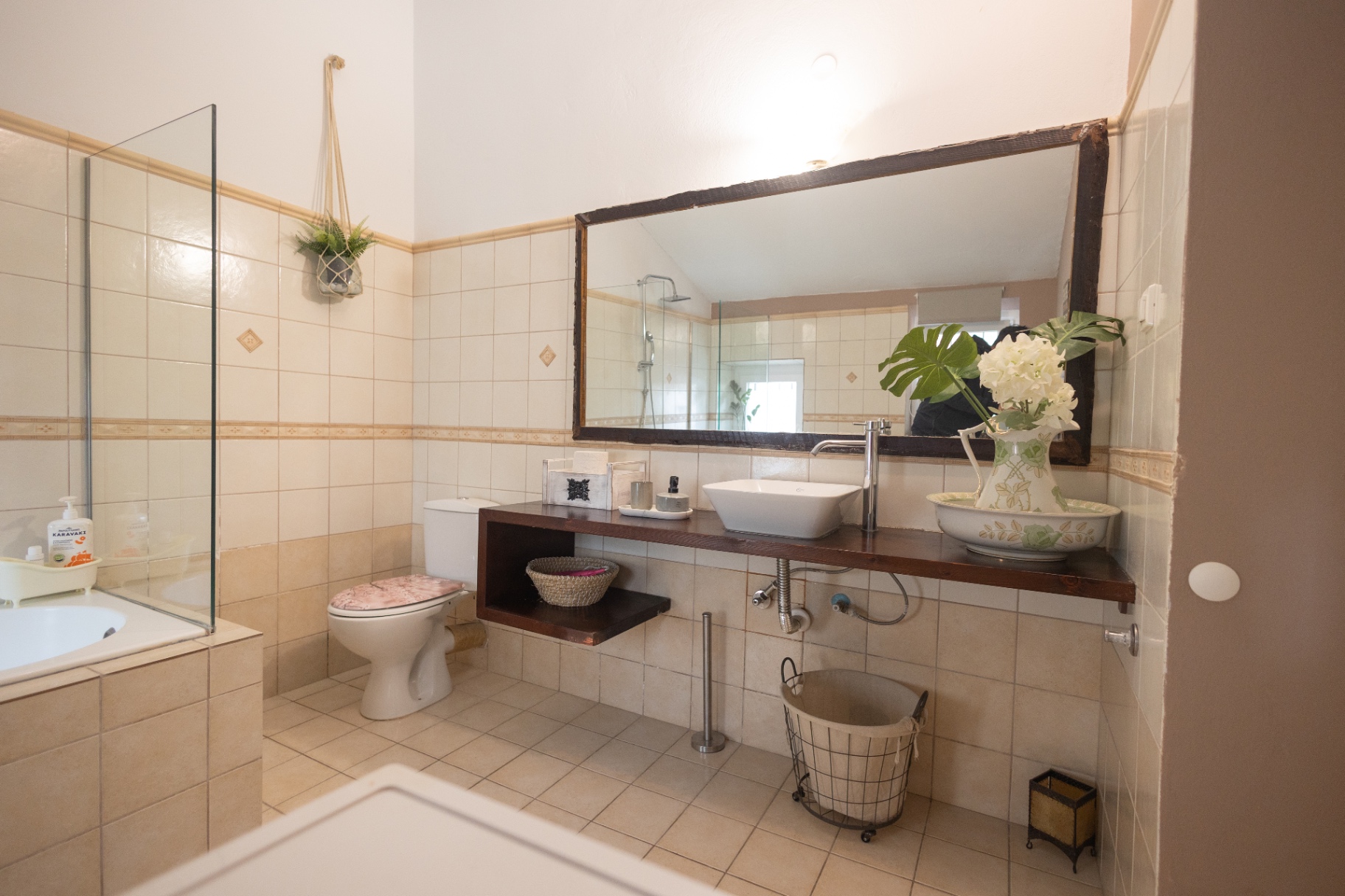 Modern bathroom
